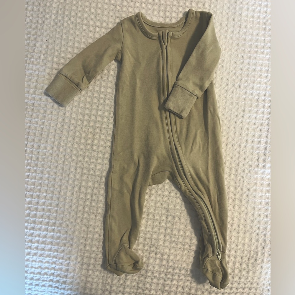 Colored Organics Footie Pajamas in Sage Green (0-3M)